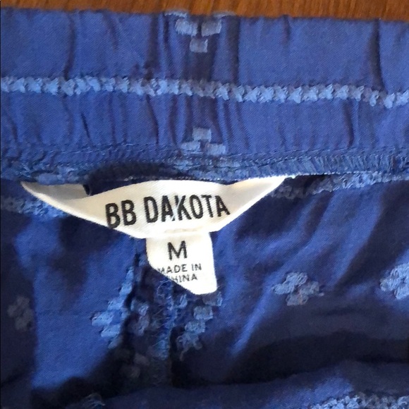 Shorts - Picture 2 of 3